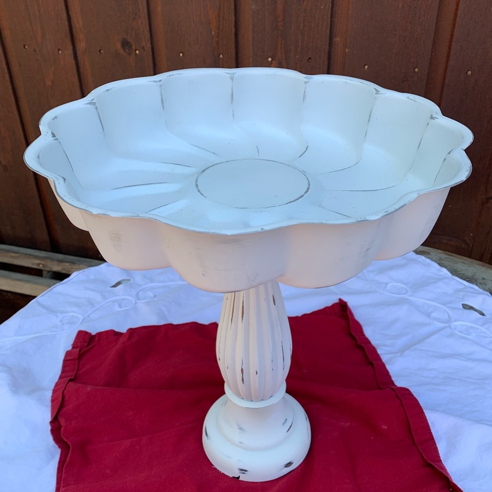 Pedestal Display Tray